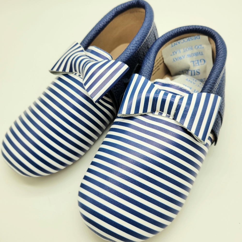 BRAND NEW LITTLE GIRL'S FRINGE BOW MOCCS